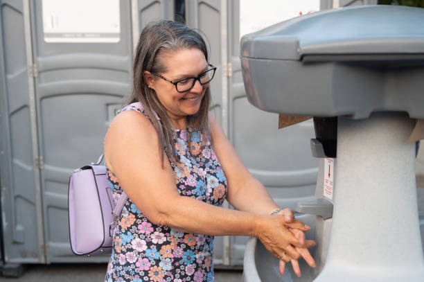 Best Luxury portable toilet rental  in Monfort Heights, OH